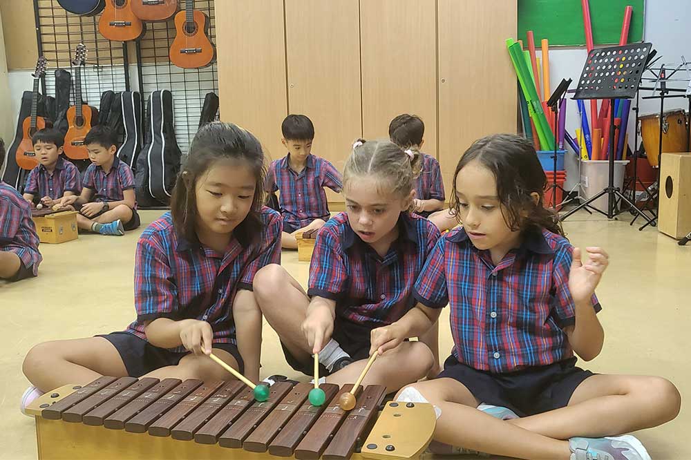 Chatsworth primary students attend music specialist lesson