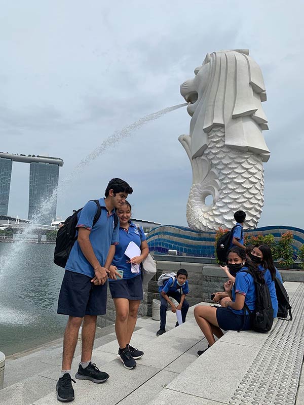 International secondary students have a field trip at the Merlion